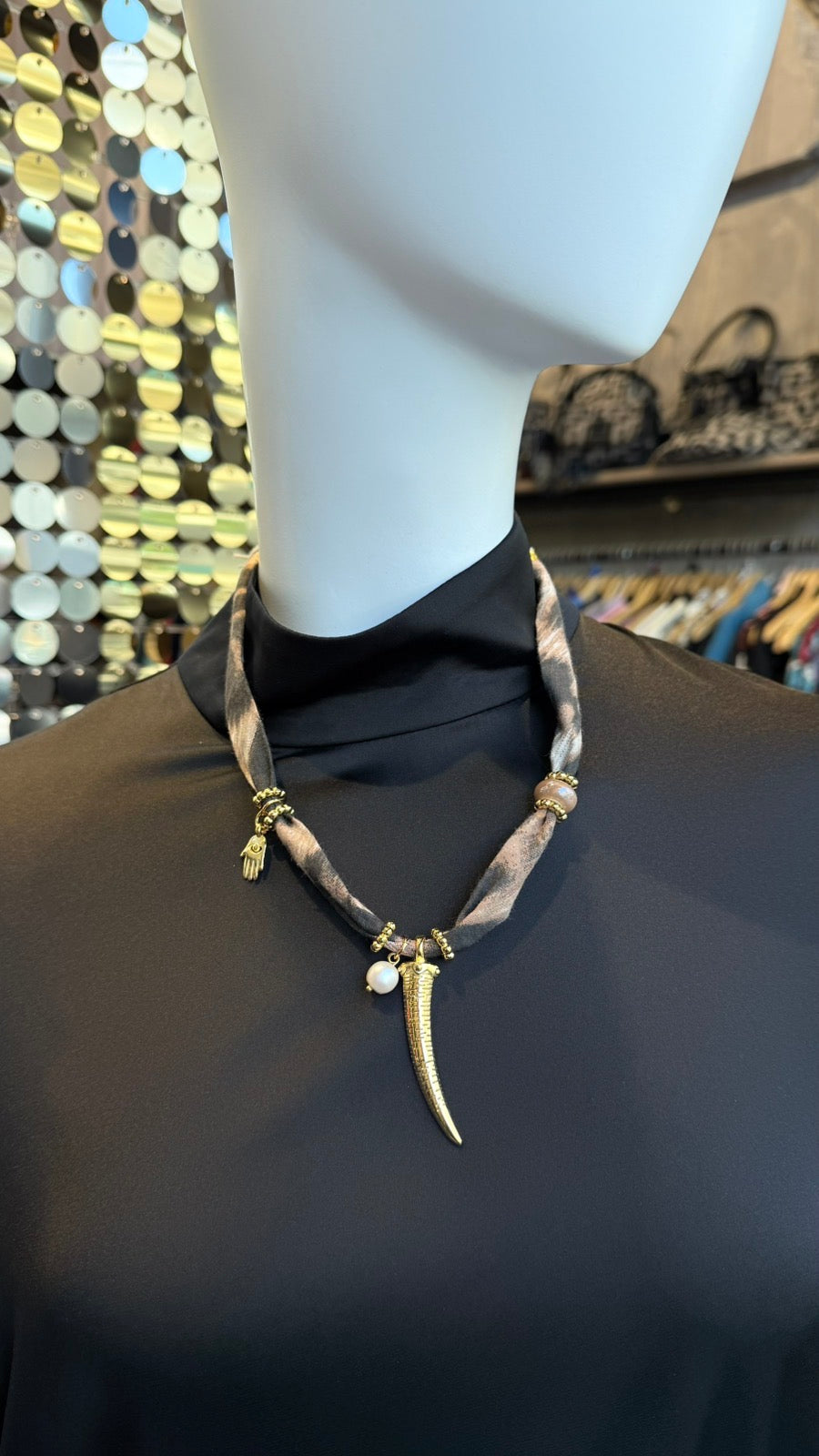 ΚΟΛΙΕ ΜΕ ΧΡΥΣΟ ΔΟΝΤΙ