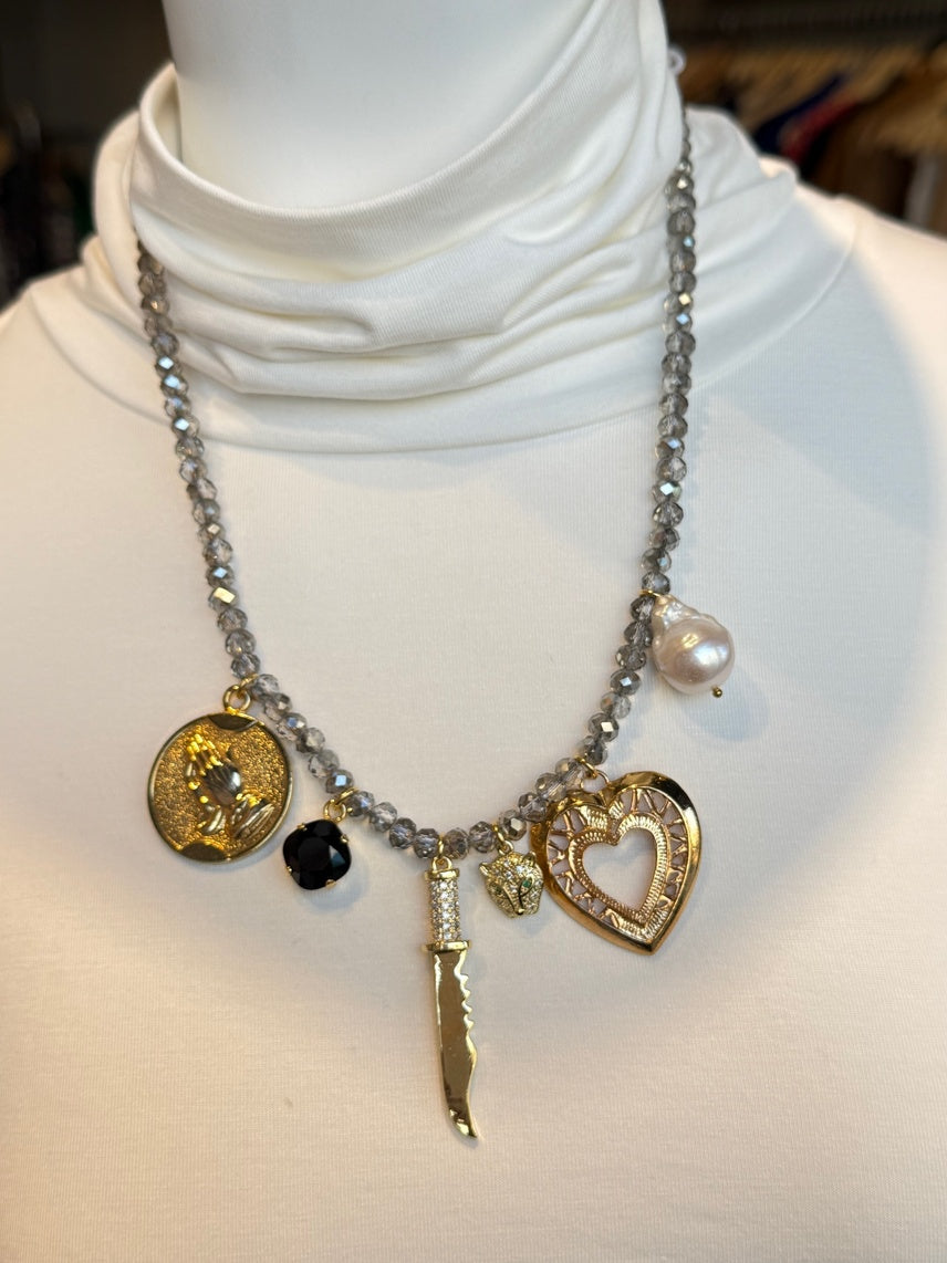 ΚΟΛΙΕ ΑΠΟ ΧΑΝΤΡΕΣ ΜΕ ΚΡΕΜΑΣΤΟ ΜΑΧΑΙΡΙ - Vesta Donna