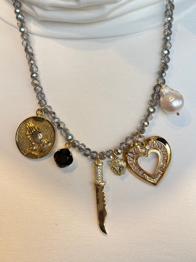 ΚΟΛΙΕ ΑΠΟ ΧΑΝΤΡΕΣ ΜΕ ΚΡΕΜΑΣΤΟ ΜΑΧΑΙΡΙ - Vesta Donna