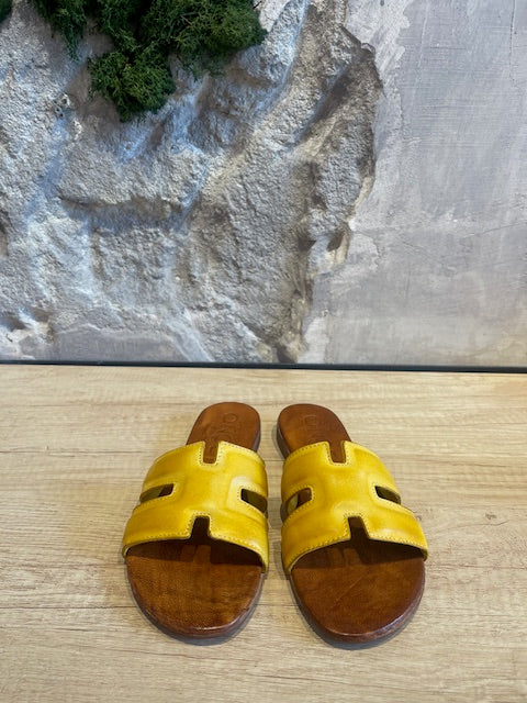 Italians JESSE YELLOW SLIPPERS - Vesta Donna