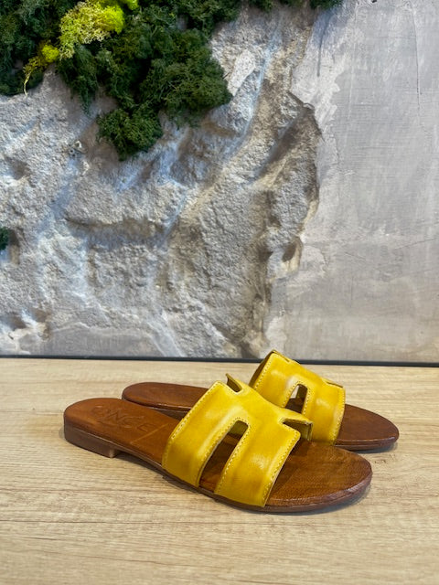 Italians JESSE YELLOW SLIPPERS - Vesta Donna
