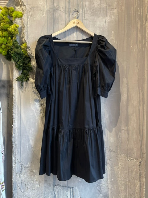 Nema ΦΟΡΕΜΑ ΠΟΠΛΙΝΑ ΜΕ ΤΕΤΡΑΓΩΝΟ ΝΤΕΚΟΛΤΕ - Vesta Donna