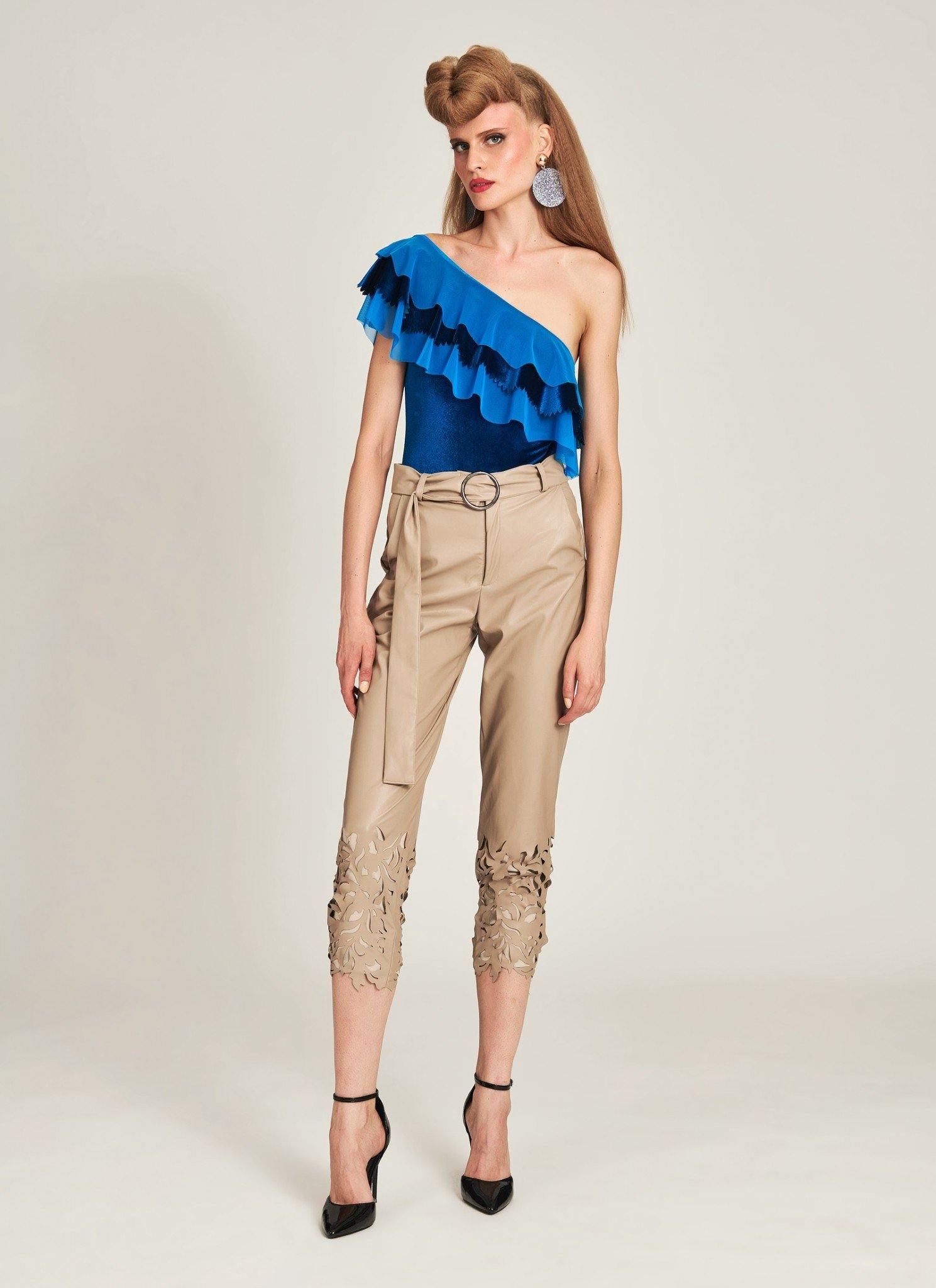 Cutcuutur ΚΟΡΜΑΚΙ ΒΕΛΟΥΔΙΝΟ ΜΕ ΒΟΛΑΝ - Vesta Donna