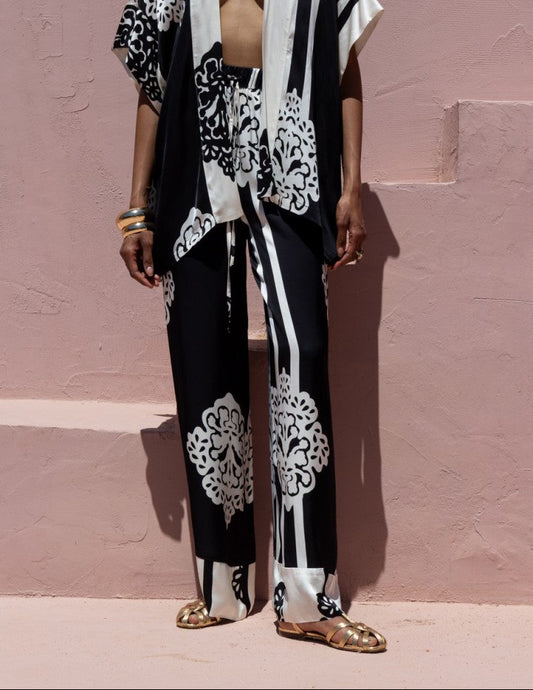 LIORA SET BLACK ECRU