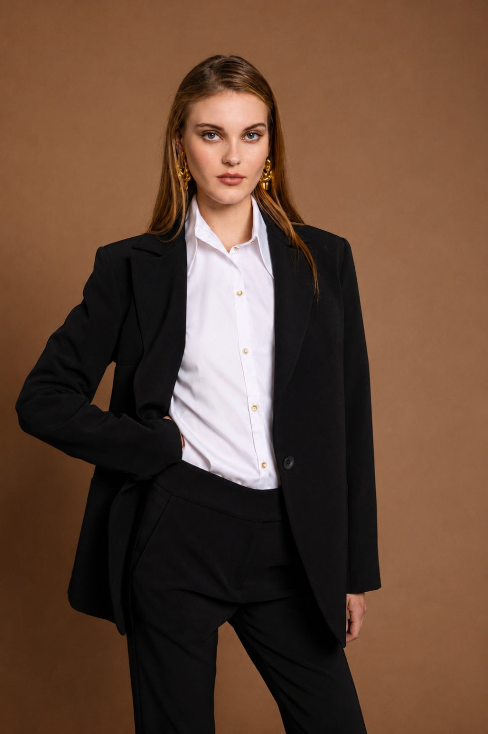 AVA SUIT