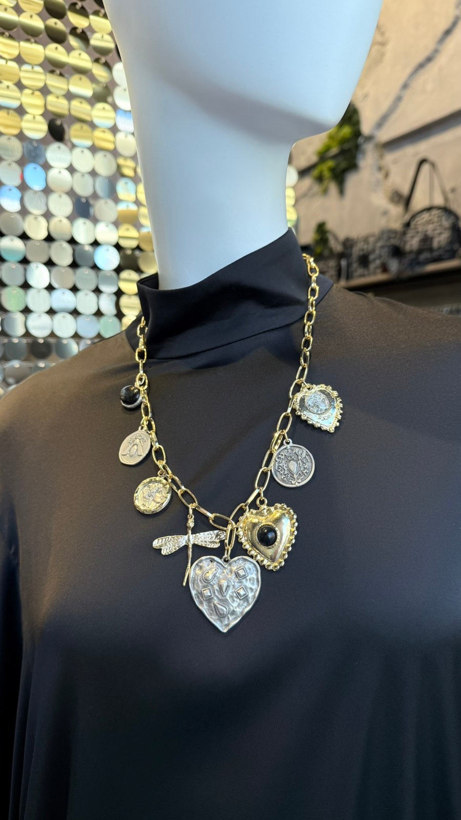 ΚΟΛΙΕ ΑΛΥΣΙΔΑ ΚΑΙ ΔΙΧΡΩΜΑ ΚΡΕΜΑΣΤΑ