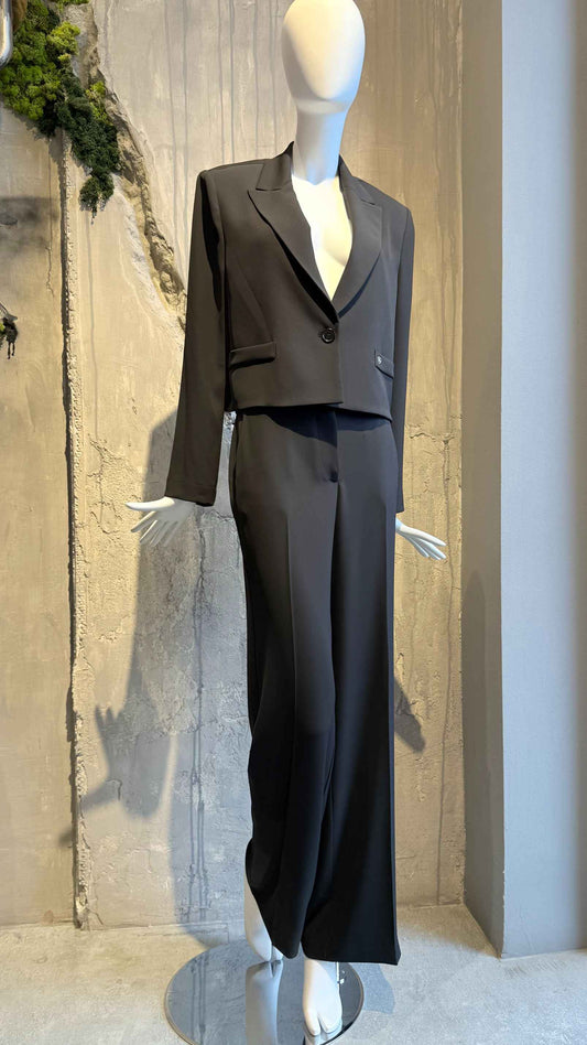 MODERN BLACK CROP SET