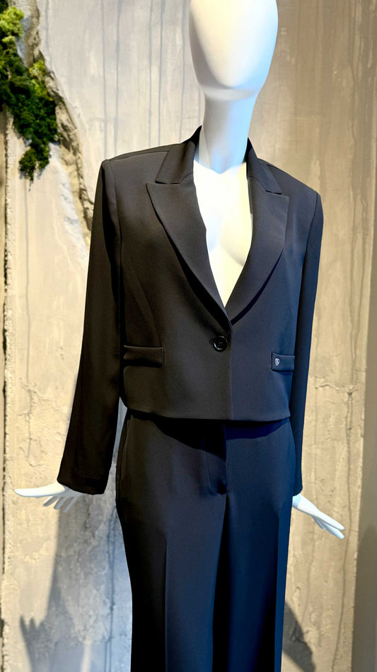 MODERN BLACK CROP SET