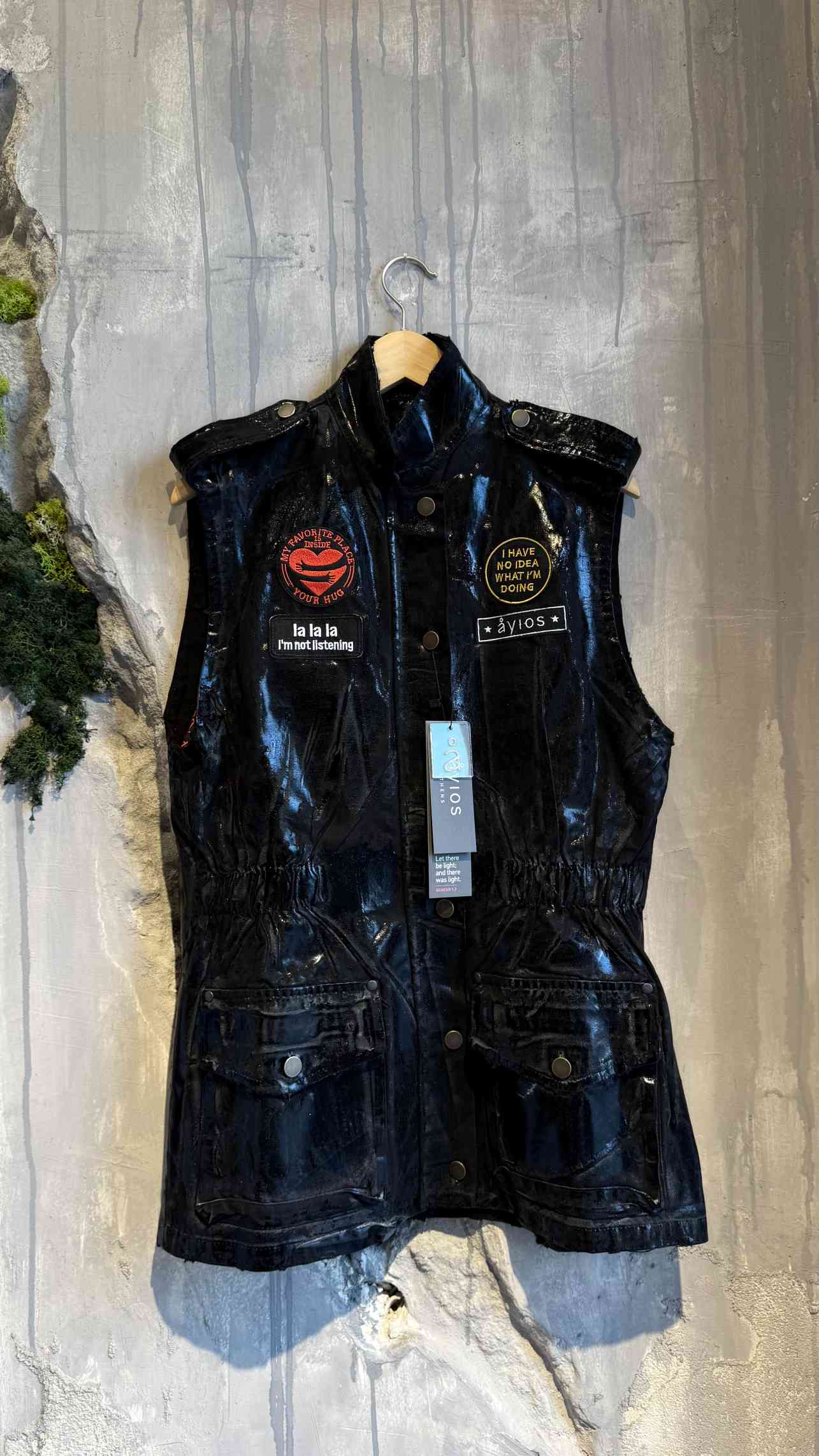 TAIRA SLEEVELESS JACKET BLACK FOIL