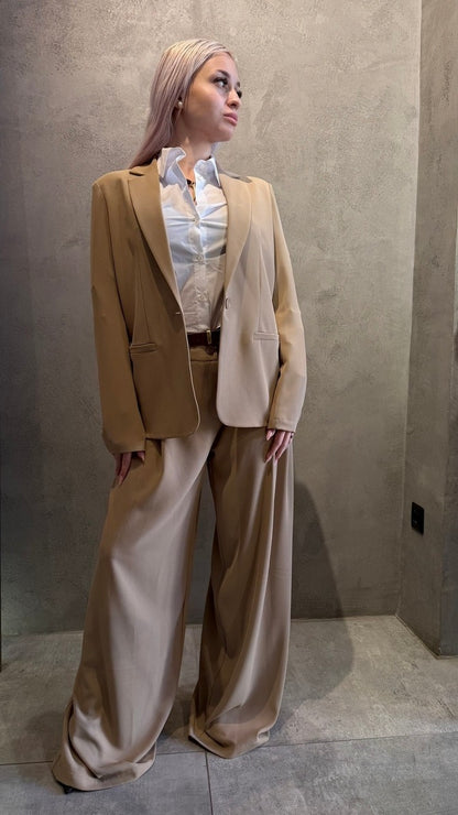 MAKENA SUIT BEIGE