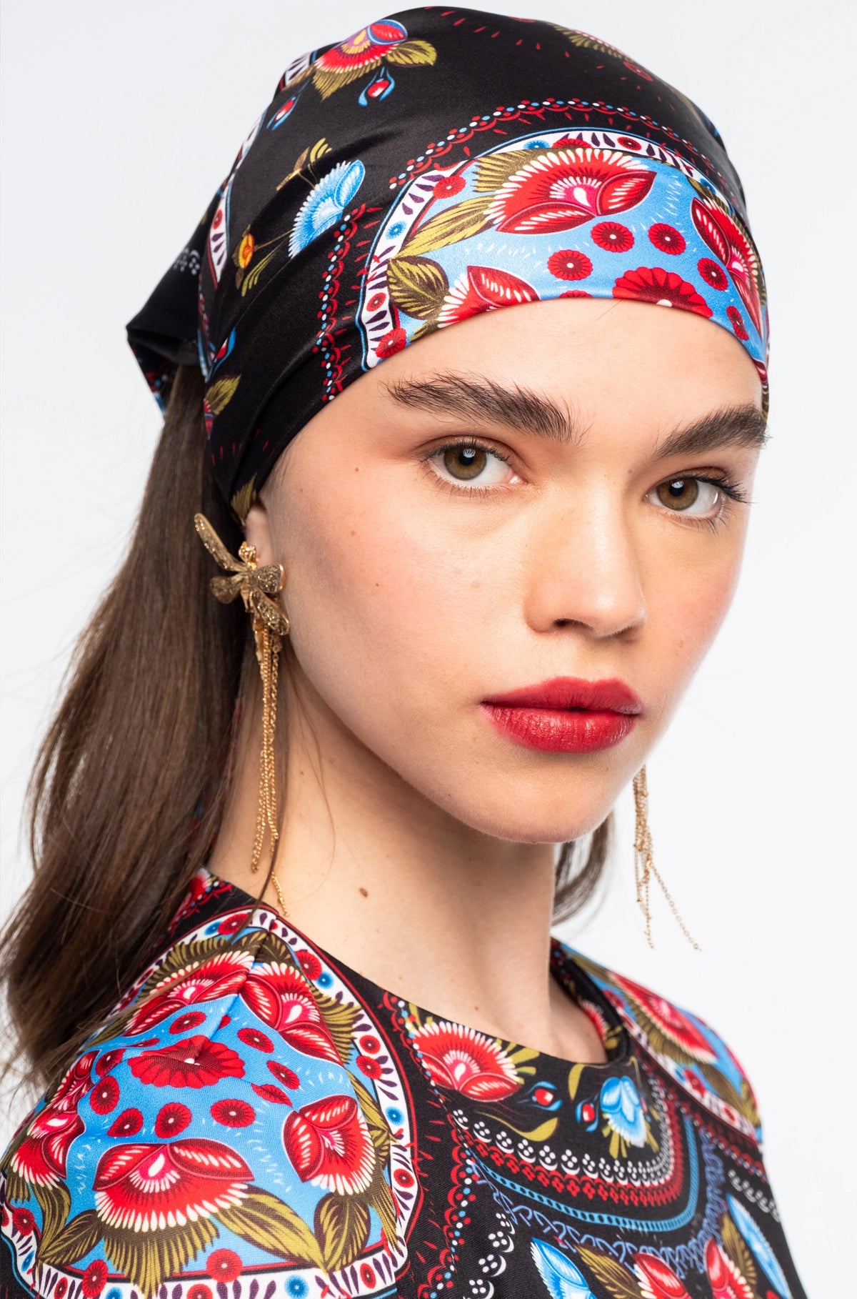ESSENCE SCARF